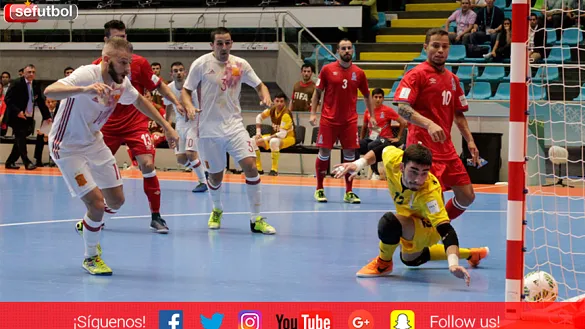 España marca uno de sus goles ante Azerbaiyán