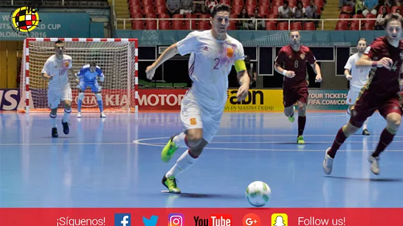 El jugador internacional de Fútbol Sala, Carlos Ortiz, durante un partido con la Selección española