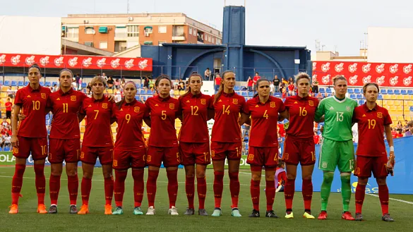La selección española femenina posa antes de su encuentro frente a Israel en Murcia
