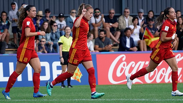 Carmen Menayo celebra su gol frente a Japón en Concarneau