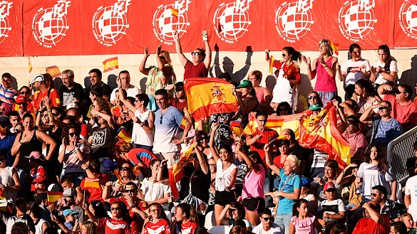 El público de Santander, durante el España-Finlandia femenino