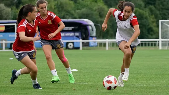 Momento del entrenamiento de la Sub-20 femenina en Francia