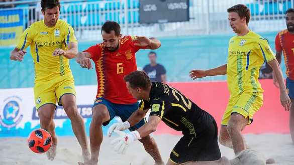 Fernando Guisado entre rivales ucranianos