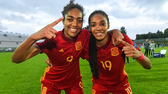 Las jugadoras de la selección española Sub-17 femenina celebran su pase a la final del Campeonato de Europa