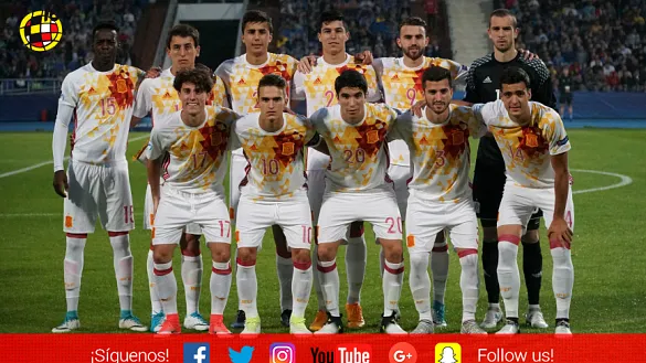 La Selección Sub-21 posa antes del encuentro frente a Serbia