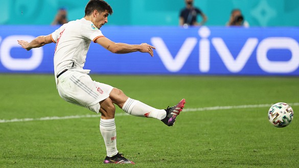 Gerard Moreno lanza su penalti en la tanda  contra Suiza