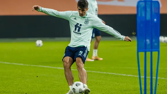 Gerard Moreno entranando con la Selección