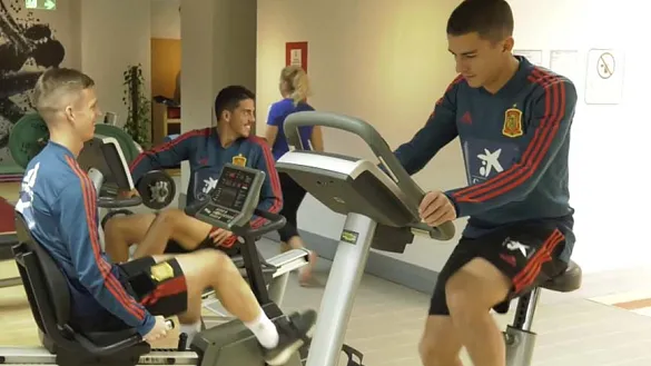 La Sub-21 realiza una sesión de recuperación en el gimnasio