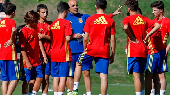 El Seleccionador David Gordo dirige una sesión de entrenamiento