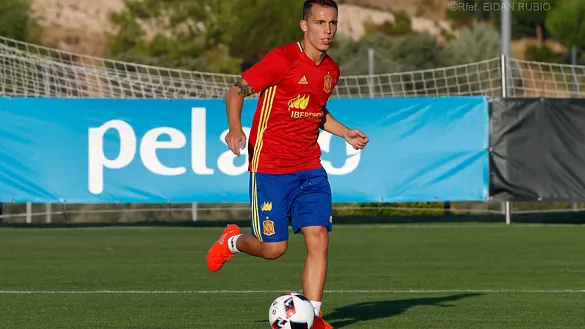 El jugador internacional sub21, Alejandro Grimaldo, durante un entrenamiento en la Ciudad del Fútbol