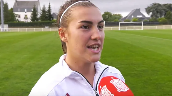 Maite Oroz, jugadora de la Selección española Sub-20 femenina, atiende a SEFUTBOL en Francia