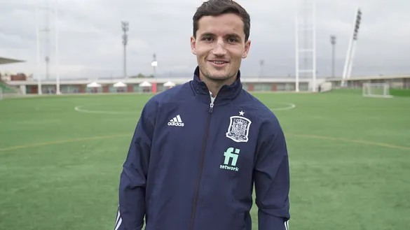 HABLAMOS EN EL CÉSPED con Hugo Guillamón