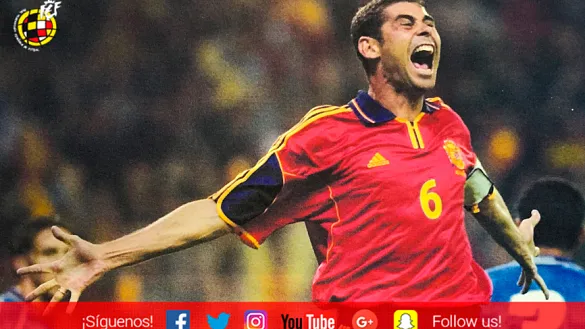 Fernando Hierro celebra un gol ante Israel