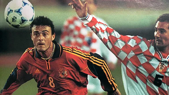 Luis Enrique en un partido en 2000 ante Croacia