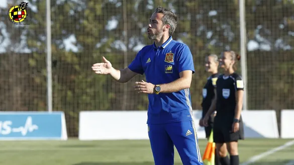 Jorge Vilda junto a las capitanas darán la última rueda de prensa oficial antes de viajar 