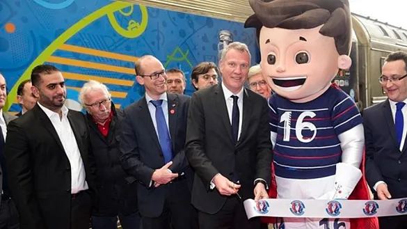 Super Victor fue la gran estrella en la puesta de largo del tren de la EURO