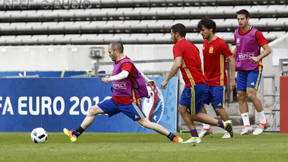 Los jugadores entrenaron en el Stade Chaban Delmas 