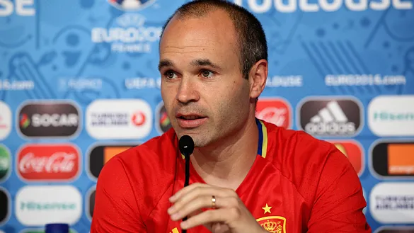Andrés Iniesta compareció ante los medios en la rueda de prensa oficial de UEFA