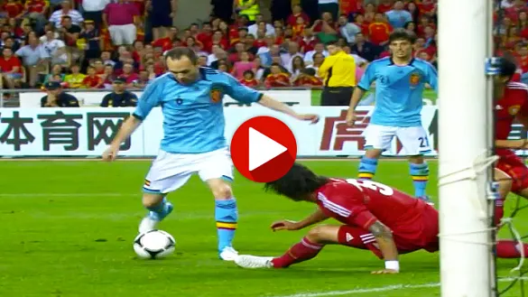 Iniesta, al palo ante China en Sevilla