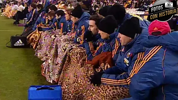 el hecho de que algunos campeonatos del Mundo se hayan disputado en países del hemisferio sur ha hecho que el frío fuese protagonista en momentos trascendentales de la Selección. A veces para mal como la larga y gélida concentración en la finca La Martona argentina donde España preparó en Mundial de 1978 soportando los rigores del invierno austral y luego no pudiendo superar la fase de grupos en la competición.