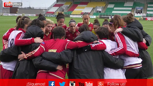 La Selección Española Femenina se juramenta antes de uno de sus encuentros de clasificación