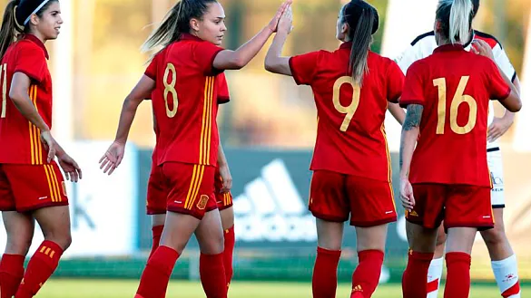 Las jugadoras de la Selección española femenina celebran un gol