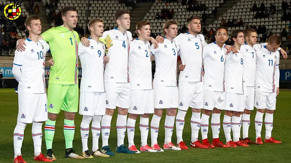 La selección Sub-21 de Islandia posa antes de su encuentro frente a España en Murcia