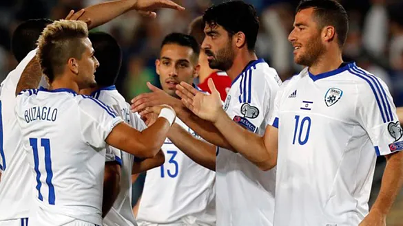 Los jugadores de Israel celebran un gol durante la fase de clasificación para el Mundial de Rusia 2018