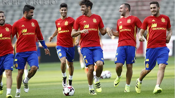 Javi Martínez se ejercita con sus compañeros en Bruselas