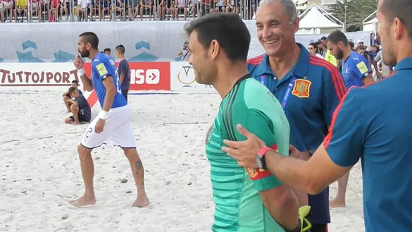 Joaquín Alonso, seleccionador nacional de Fútbol Playa, durante los momentos previos a la final de la Liga Europea contra Italia