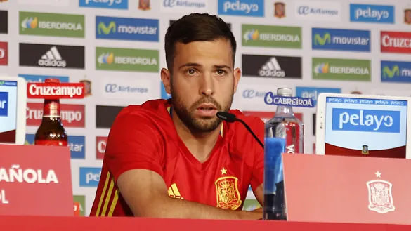 Jordi Alba atendió a los medios en la Isla de Ré