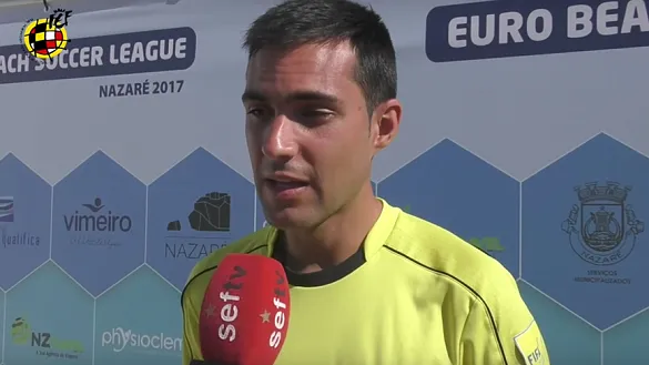 El árbitro internacional de fútbol playa Jorge Moya se retira en Nazaré