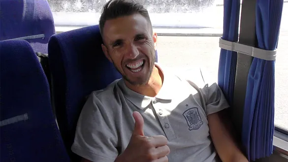 José Cintas saluda desde el autobus