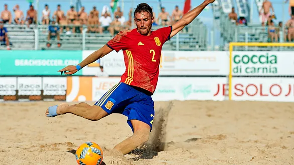 José Cintas en una acción ante Estonia