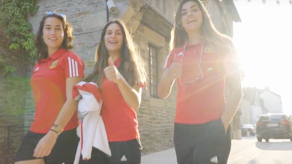 Cata Coll, Andrea Sierra y María Isabel Rodríguez pasean por Josselin