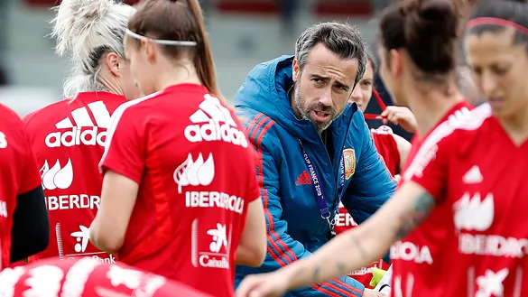 Jorge Vilda durante un entrenamiento de la Selección en Francia