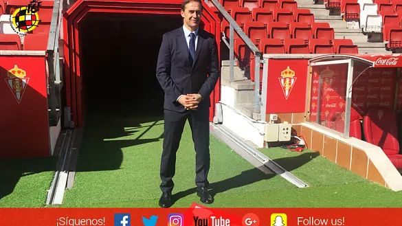 Julen Lopetegui posa en el estadio de El Molinón