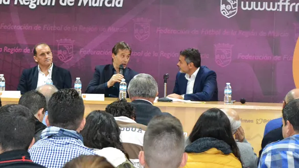Julen Lopetegui participa en las Jornadas de Entrenadores en Murcia 