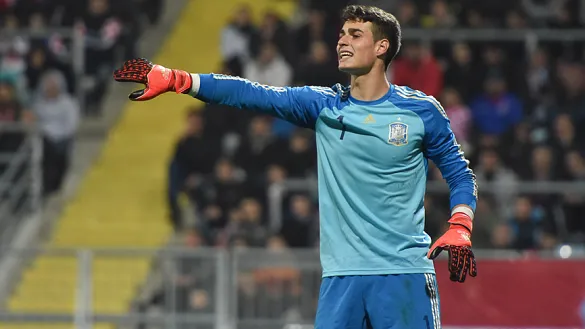 Kepa da indicaciones a sus compañeros