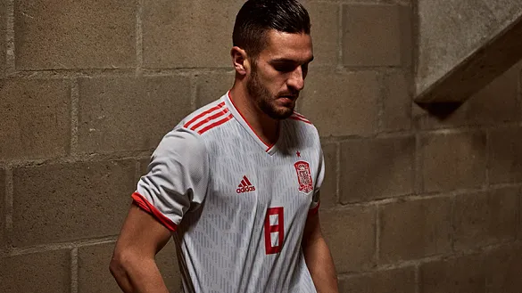 Koke estrena la nueva camiseta de la Selección