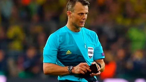 Björn Kuipers, árbitro del España-Italia