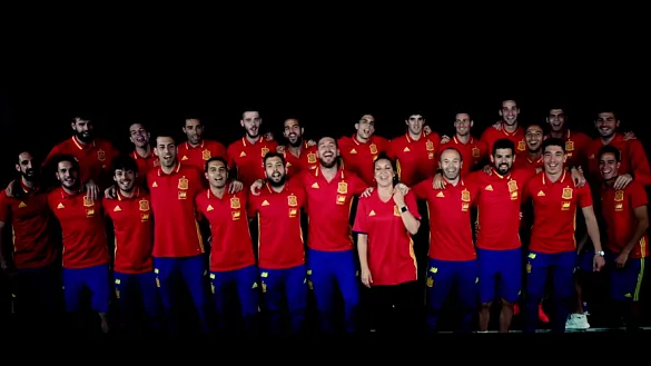 La Roja Baila