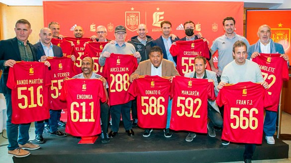 La Selección abraza a su pasado en A Coruña con un emocionante reencuentro de Leyendas España