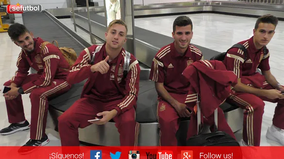 Los internacionales españoles Sub-21 posan a su llegada a Almería