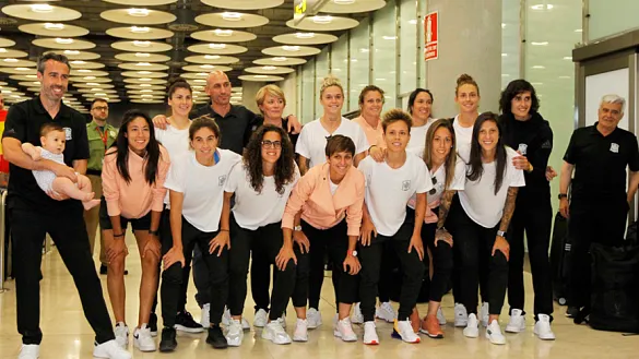 La Selección femenina es recibida en Barajas
