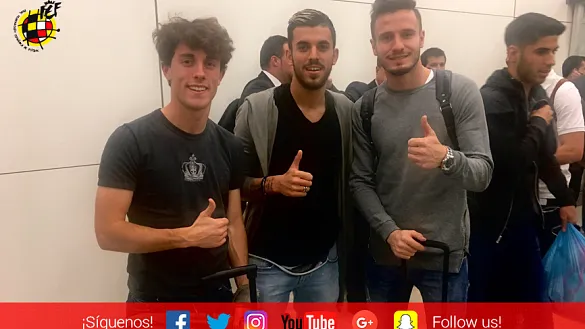 Álvaro Odriozola, Daniel Ceballos y Saúl Ñíguez a la llegada de la Selección Sub-21 desde Roma