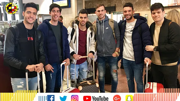 Los jugadores de la selección española Sub-21 a su llegada a la estación de tren de Chamartín