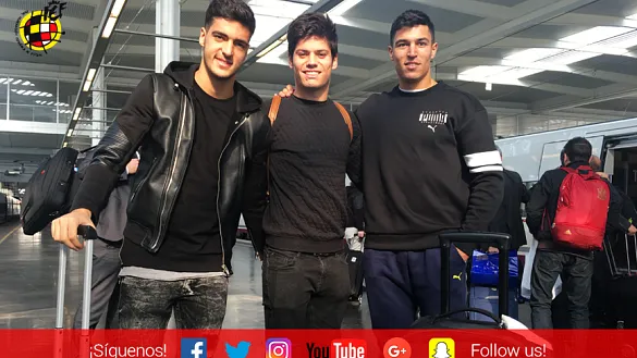 Mikel Merino, Jorge Meré y Diego González a la llegada de la Selección Sub-21 a Madrid