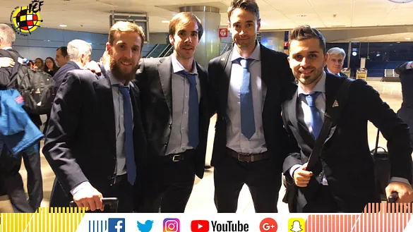 Los futbolistas de la selección española de fútbol sala, a su llegada al aeropuerto Adolfo Suárez Madrid-Barajas