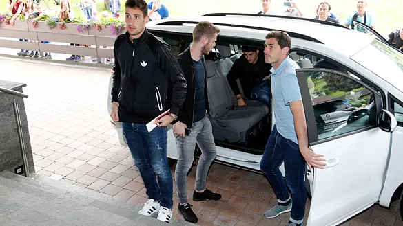 Morata, De Gea, Sergio Rico e Iker Casillas llegando a la concentración 